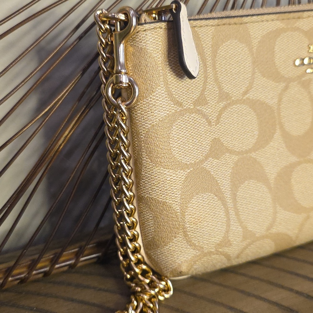 Coach Clutch With Coach Gold Toned Metal Strap Excellent - Picture 2 of 6